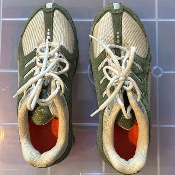 NIKE SHOX GENTLY USED! Size 8.5M. Colors olive green. - Picture 1 of 8
